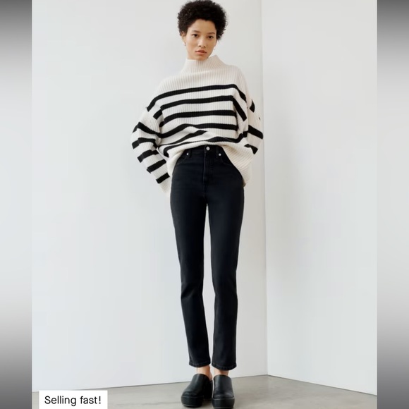 *Like New* Everlane Way High Slim Straight Jeans Size 23 (fit like 24) in black - Picture 6 of 11